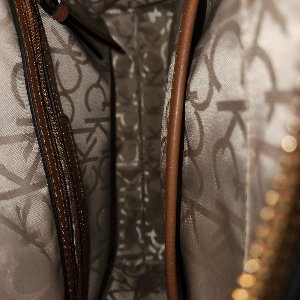 Calvin klein Beckah logo print crossbody tote bag in brown - Picture 7 of 10